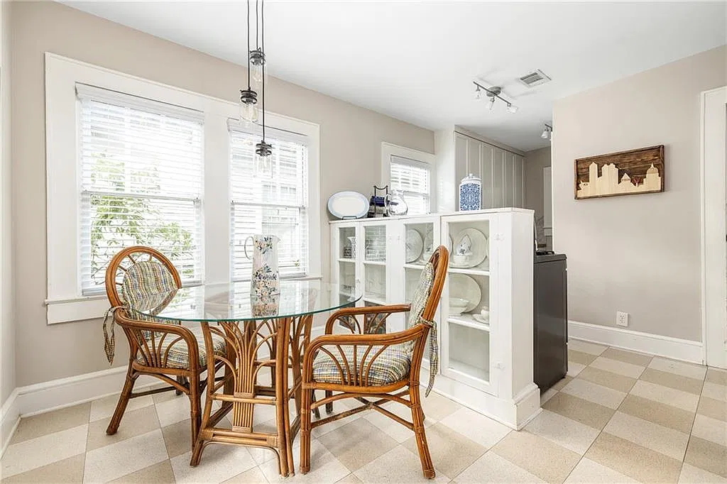 2 bed, 918 sqft, $2,600 — Photo 3