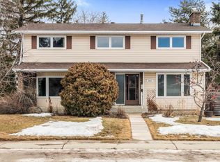 2431 117th St NW, Edmonton, AB T6J 3R4