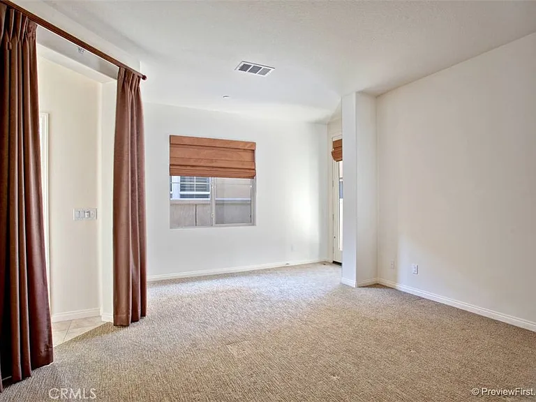 34 Roycroft — Photo 17