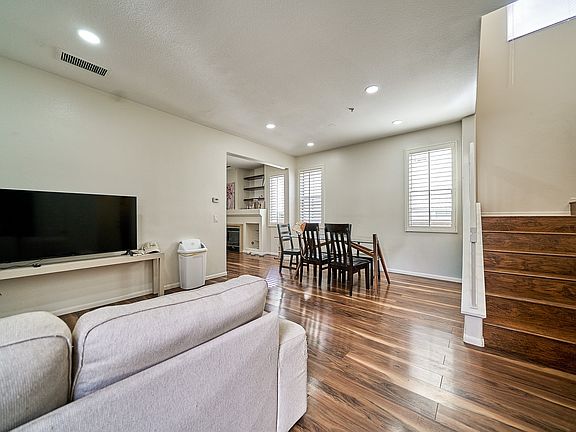 3rd image of 243 Seacountry Ln