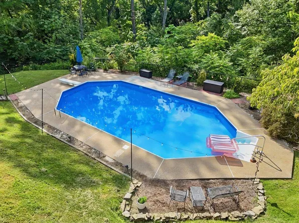 1718 Lake Wood Cir, Hixson, TN 37343