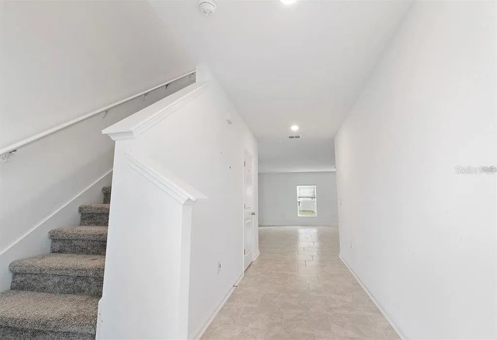 5 bed, 2.5 bath, 2370 sqft, $2,650 — Photo 2