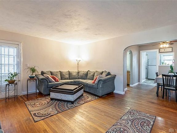 2nd image of 436 Cushing Ave