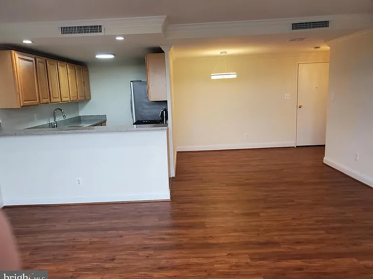 4600 Duke St #613 — Photo 7