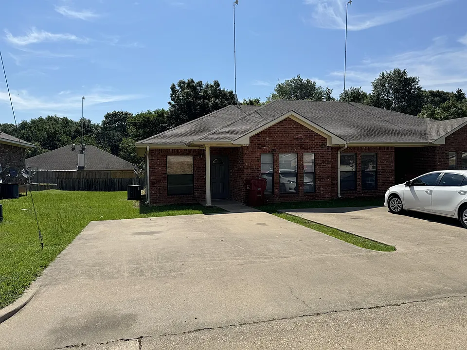 370 Westview Ln