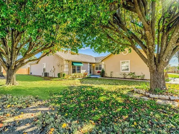 8303 S 84th East Pl, Tulsa, OK 74133