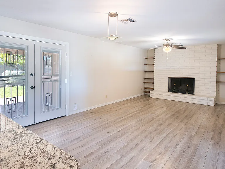 1236 E Del Rio Dr — Photo 10