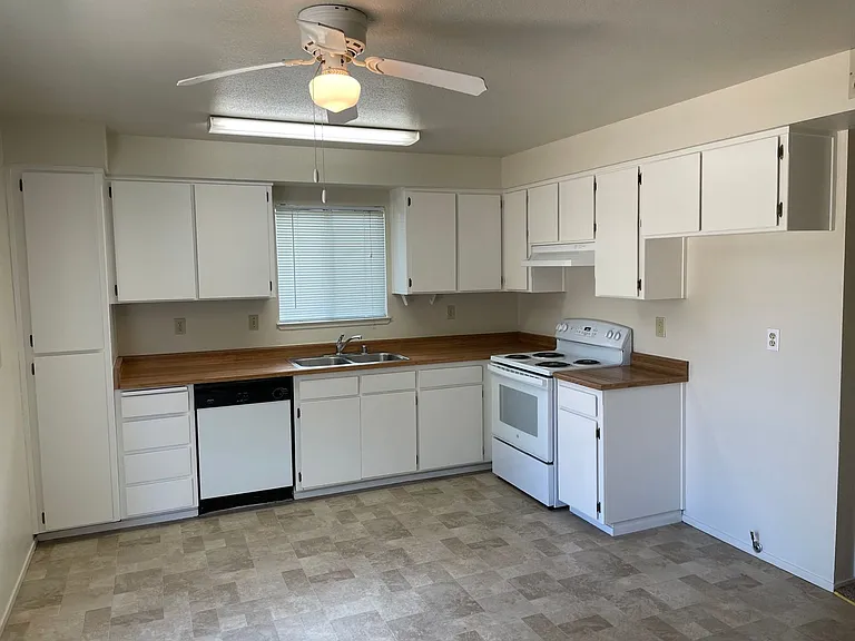 1057 Diablo Ave — Photo 3