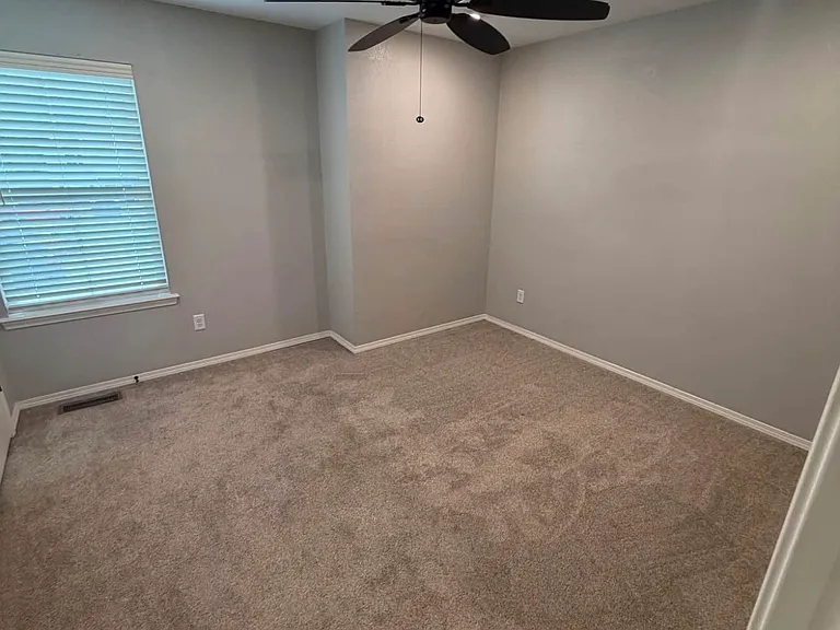 2212 Savannah St — Photo 7