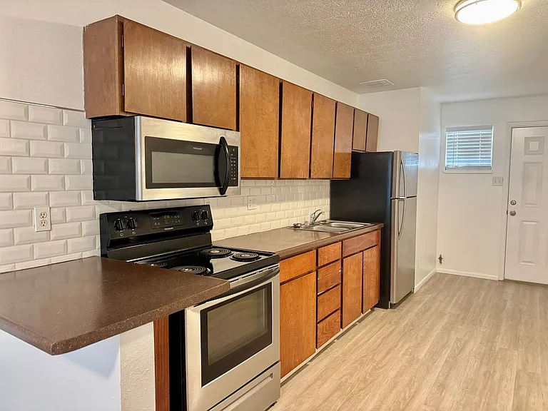 9408 Candelaria Rd NE — Photo 4
