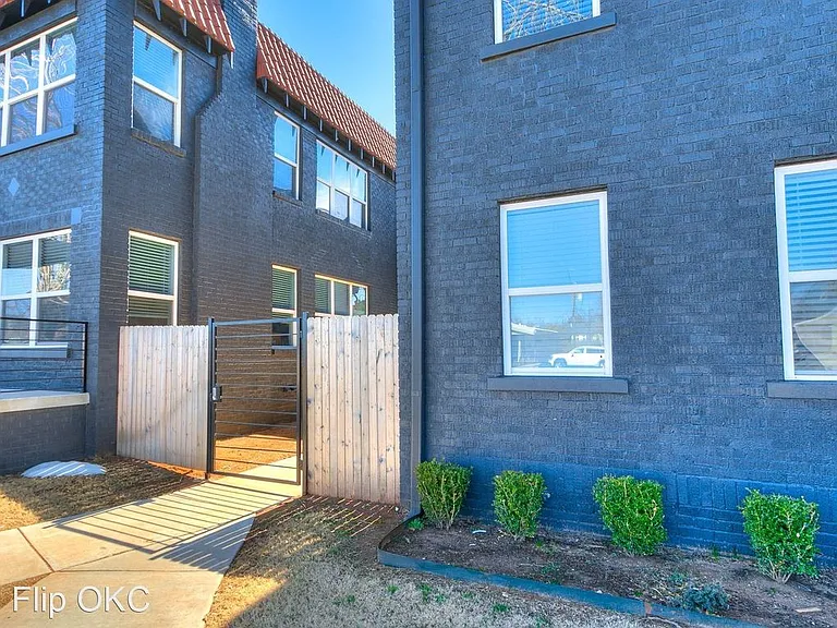 804 NW 23rd St #2 — Photo 5