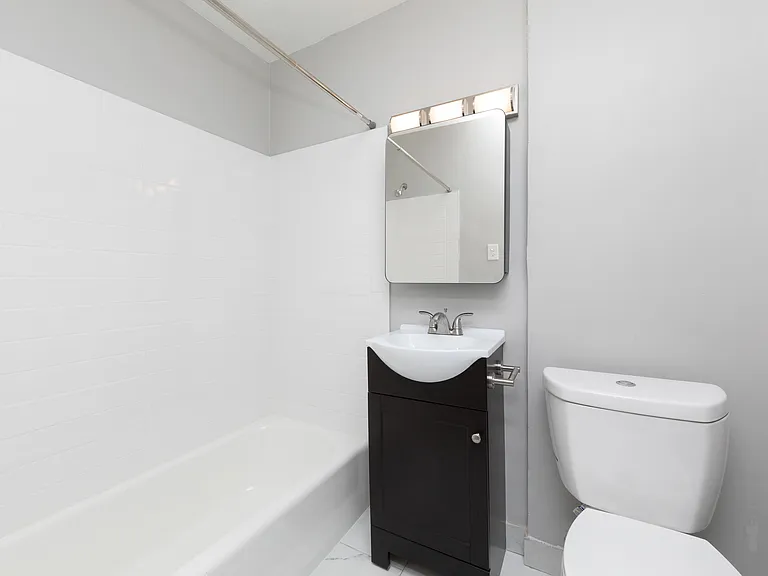 Revere Court Apartments — Photo 9