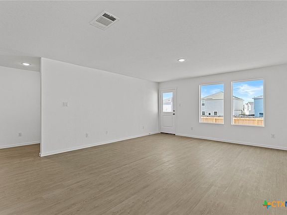 5th image of 744 Horsetail Ln