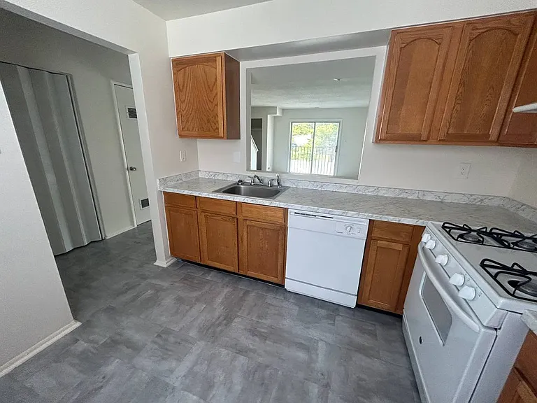 Southview Town Homes, LLC — Photo 21