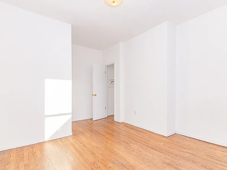 249 Melrose St #3L — Photo 8