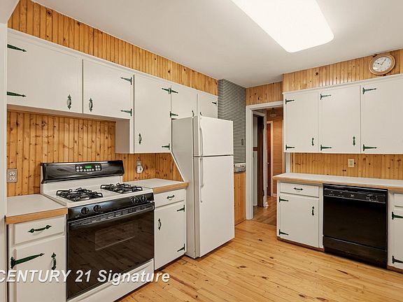 20th image of 1525 Beech St