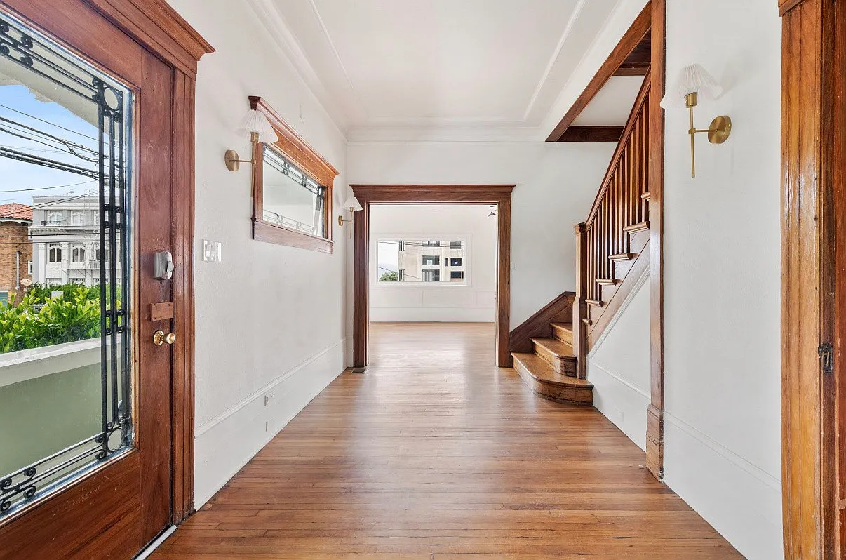 5 bed, 4601 sqft, $30,000 — Photo 3