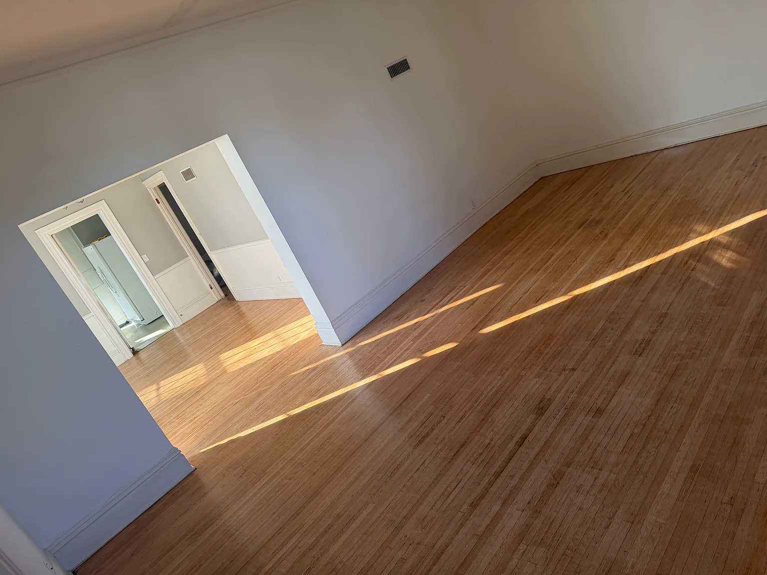 2 bed, 3572 sqft, $1,250 — Photo 4
