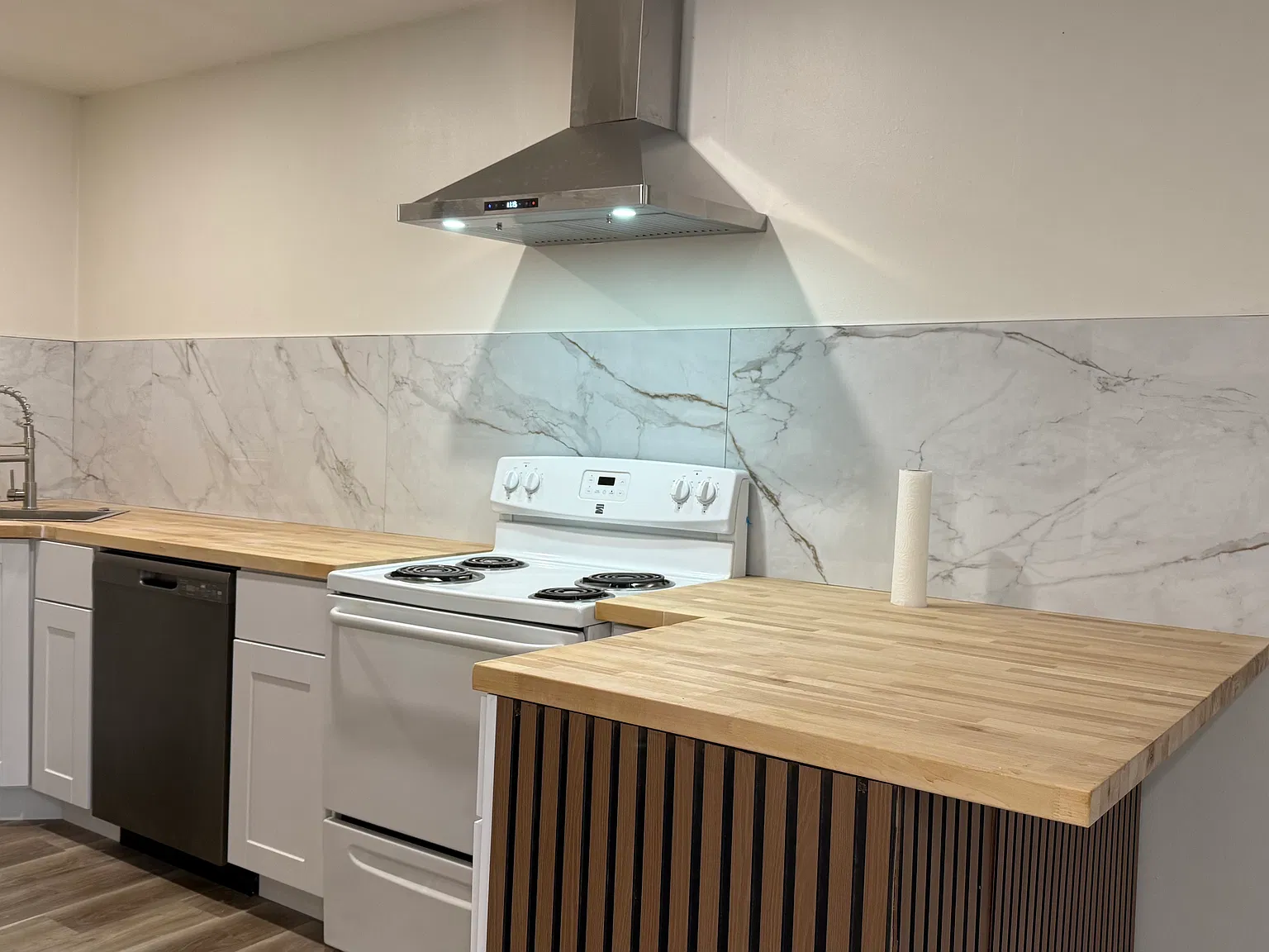 2 bed, 800 sqft, $1,600 — Photo 2