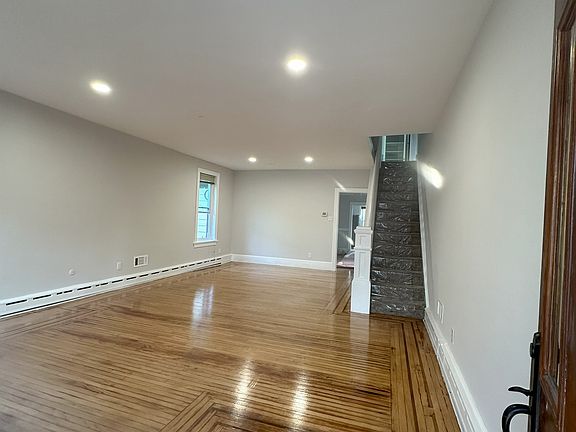5th image of 144 Beech St
