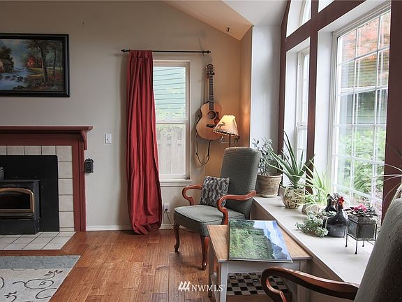 3rd image of 19575 Briarwood Court NE