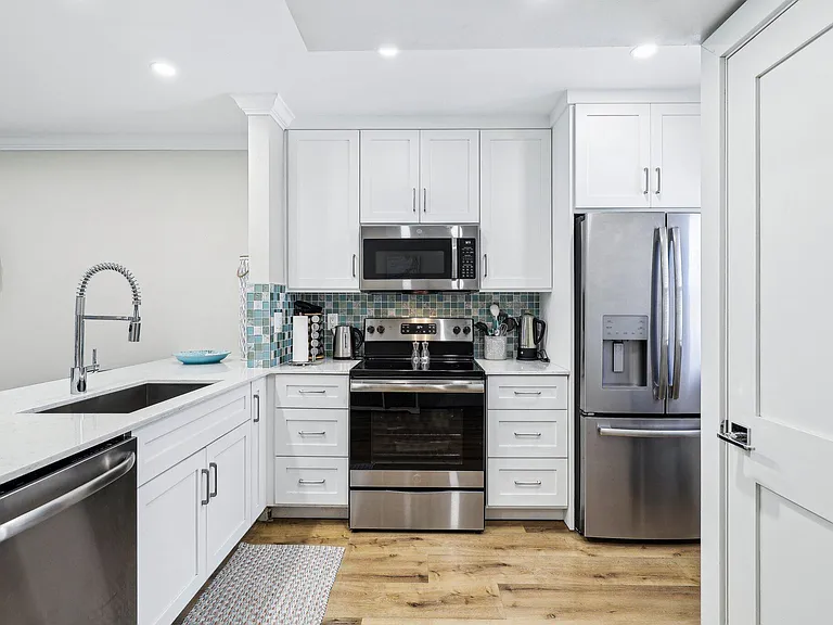 200 E Royal Palm Rd — Photo 9