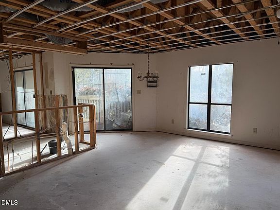 5th image of 811 New Kent Pl #1A