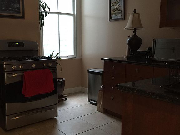 5th image of 608 Hampshire St #608