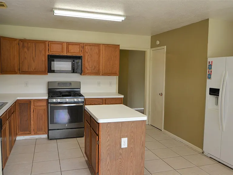 2818 Russett Pl W — Photo 10