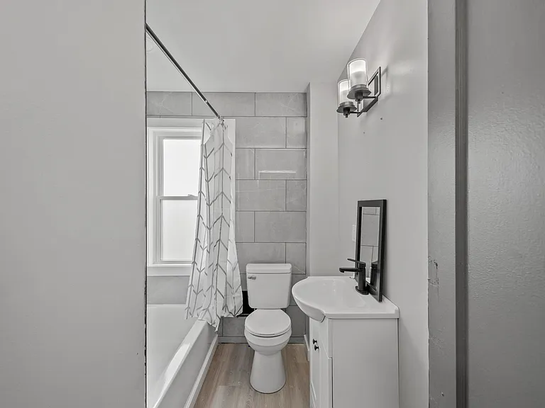 109 W Cherryhill St — Photo 2