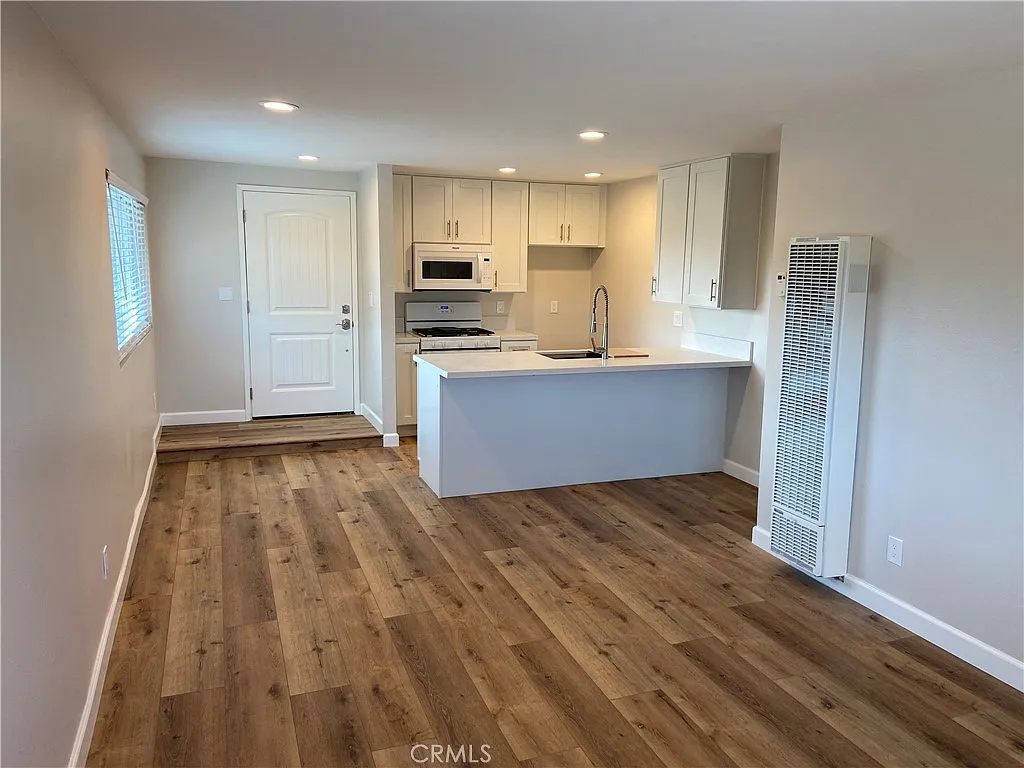 1 bed, 600 sqft, $2,325 — Photo 3