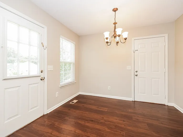 1915 Steaford Ct — Photo 5