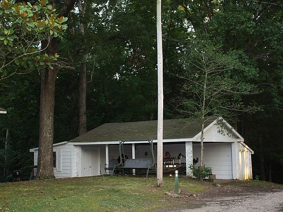 5th image of 60 Jeff Davis Dr