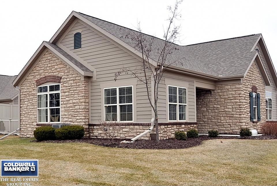 2 BR Condo w/ Great View!