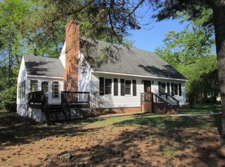 897 Shore Dr, Hartfield, VA 23071