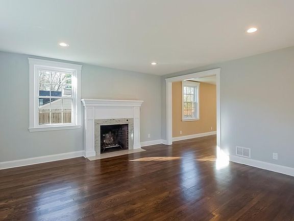 4th image of 65 Park Ave W