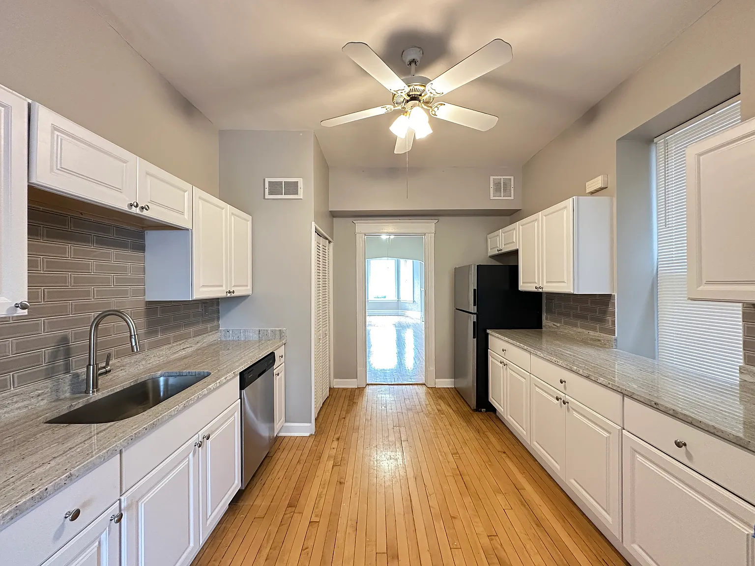 Astounding 2 Bed, 1 Bath at Augusta + Damen (Ukrainian Village) — Photo 2