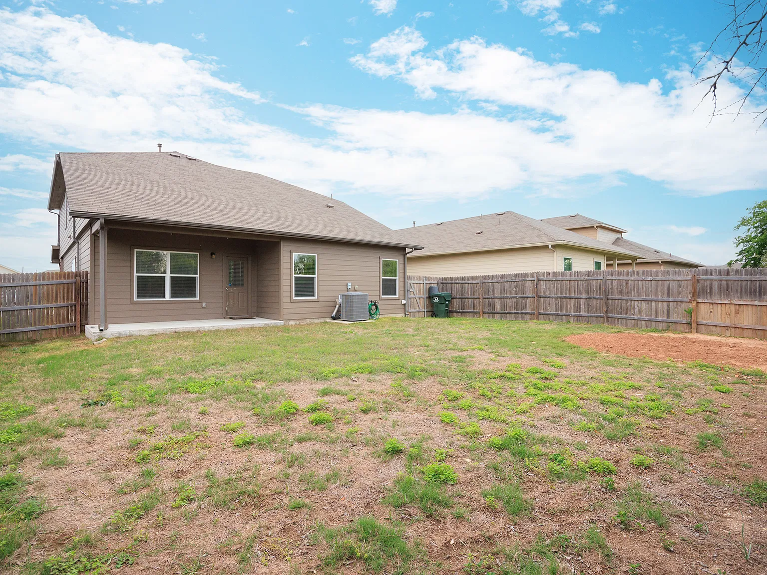 4 bed, 2.5 bath, 2363 sqft, $2,200 — Photo 2
