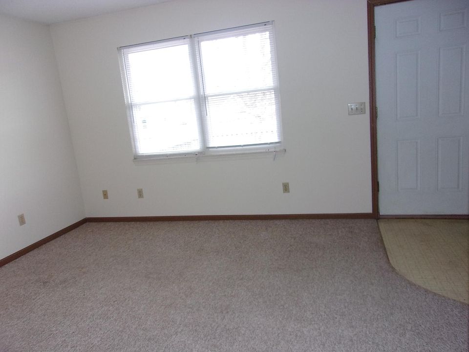 livingroom and front door