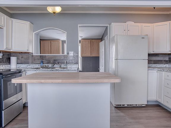 3rd image of 1201 N Kerby Rd