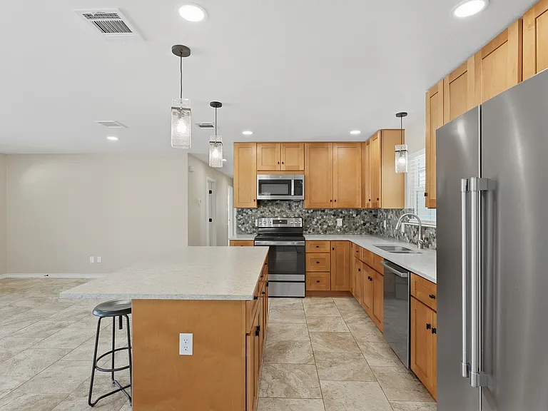 1409 Highland Dr — Photo 8