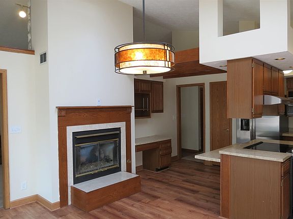 3rd image of 922 Southport Dr