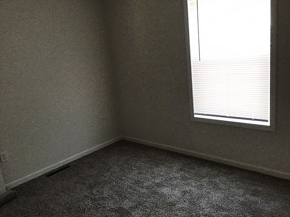 5th image of 2 Willow Dr #142