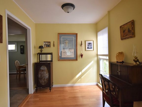 4th image of 37 Campbell St