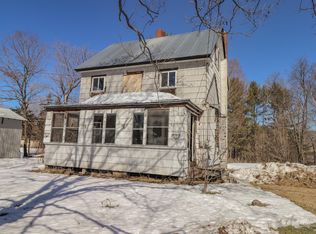 20 Dolloff St, Peru, ME 04290