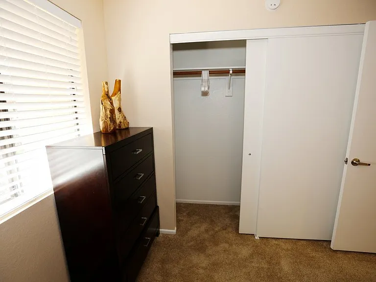 10134 W Mohawk Ln — Photo 27