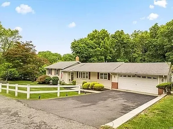 37 Overlook Rd, Monroe, NY 10950