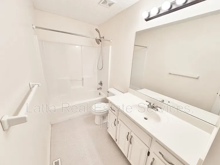 1208 SE Meridian Dr — Photo 15