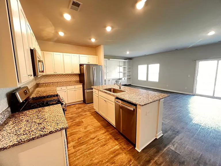 104 Dogwood Ln — Photo 11