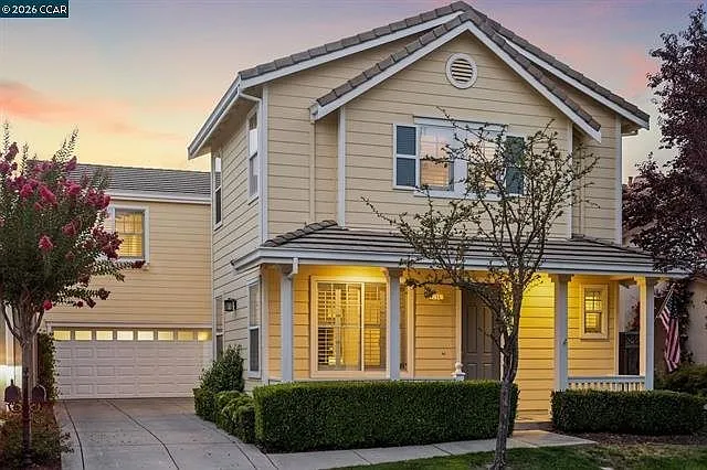 3 bed, 2.5 bath, 2457 sqft, $5,300 — Photo 2